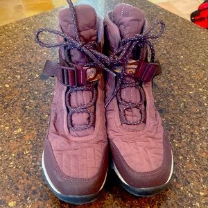 Chaco Women Borealis Quilt Waterproof Boots Plum Size 10.5
